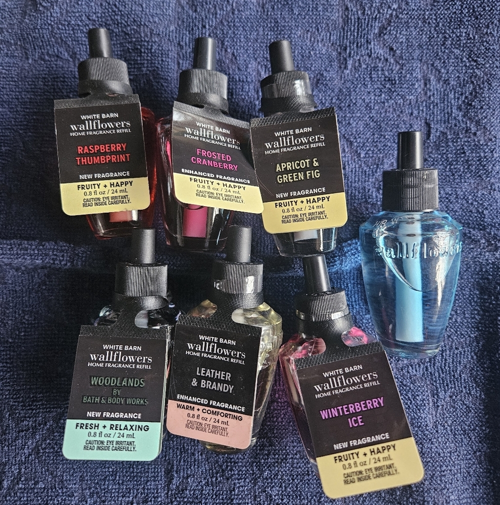 6 Bath & Body Works White Barn Wallflowers Fragrance W/ 1 FREE Mystery Scent